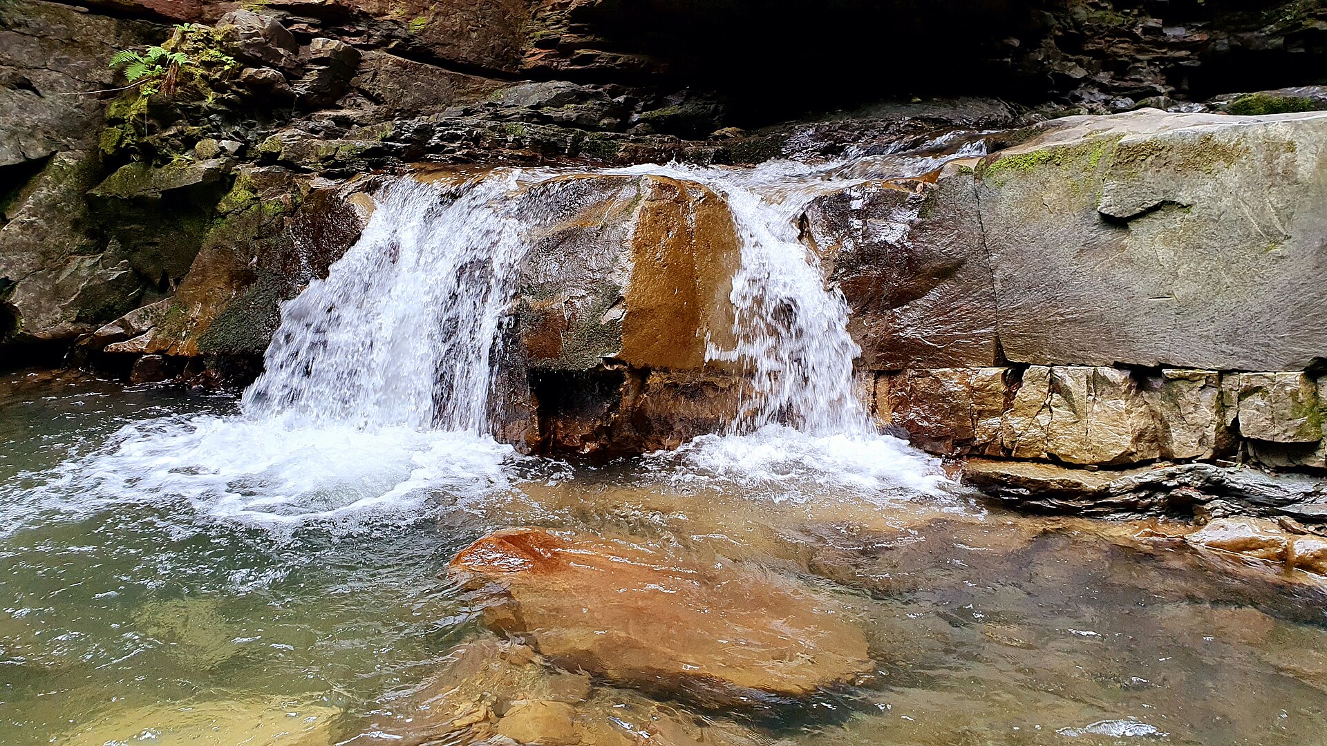 Divochi Slozy waterfall in Yaremche